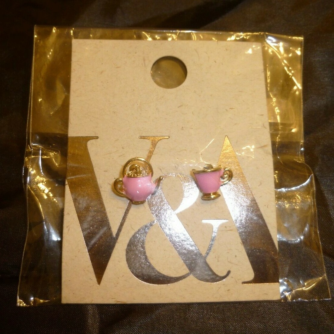 VICTORIA & ALBERT MUSEUM STUDS EARRINGS
