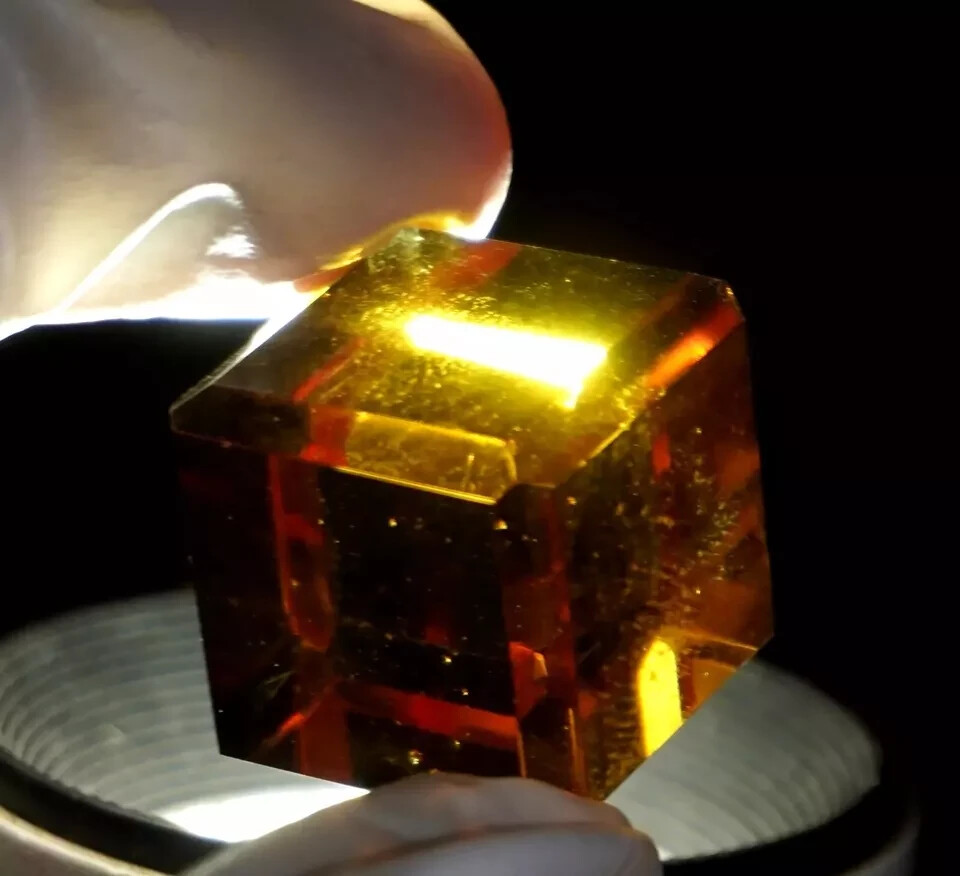 A+++ Natural 50.5 Ct Color Changing Certified Zultanite Cube Loose AG Gemstone