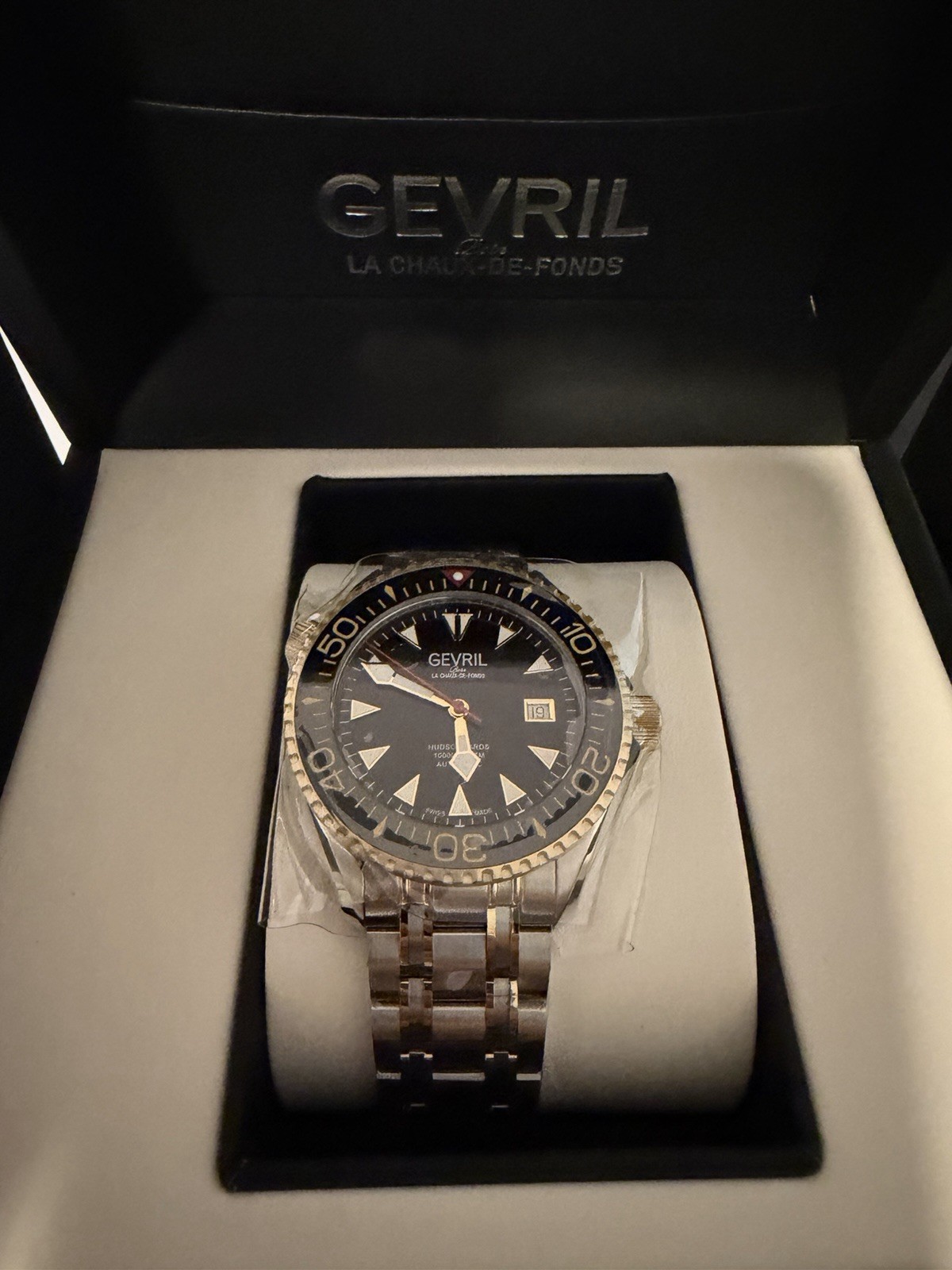 Gevril Men 48802 Hudson Yards Swiss Automatic Diver Rotating Ceramic Bezel Watch