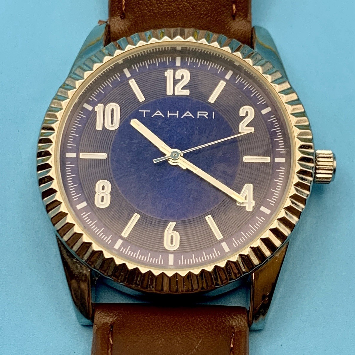 TAHARI By ACCUTIME Men’s Quartz Wristwatch Fluted Bezel Working New Battery