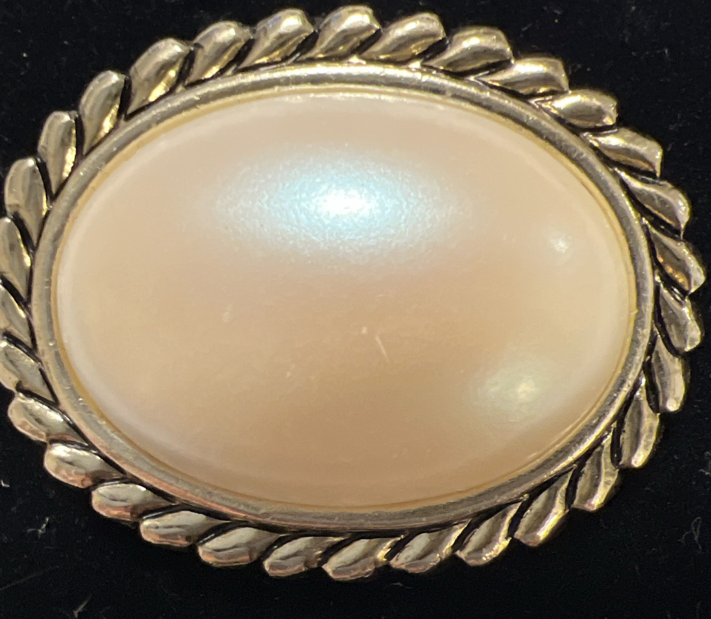 Vintage Tana Scarf Clip Gold Tone Filigree Faux Pearl Signed Stunning✨