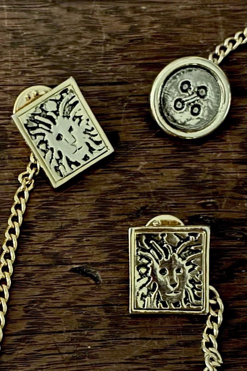Vintage Anne Klein Sweater Guard Clip Gold Tone Lion Face Cardigan Chain