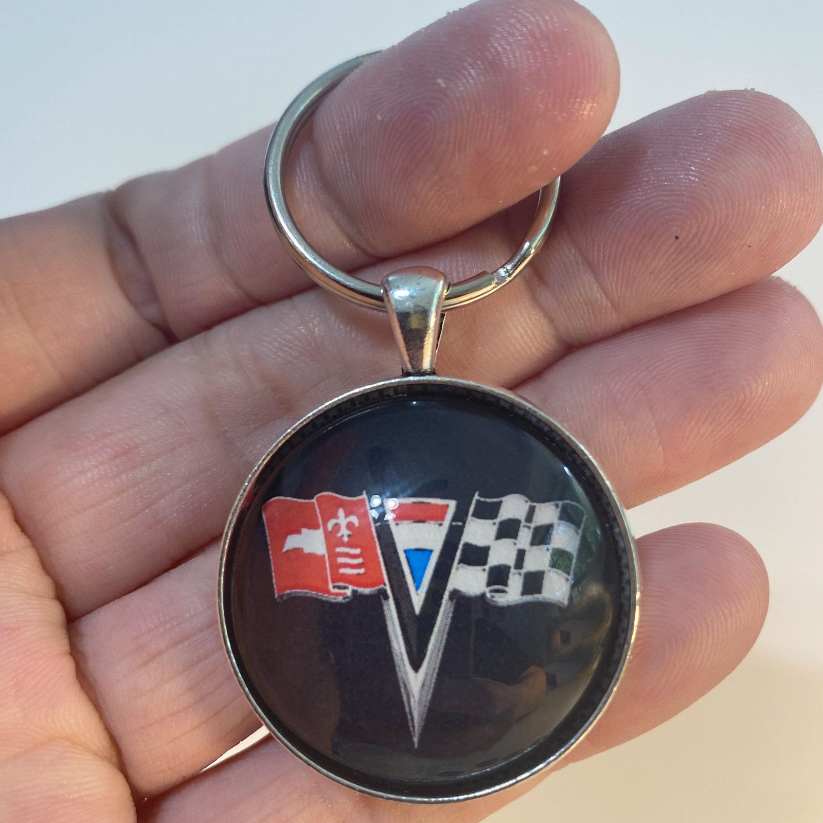 Vintage 1963 1964 Chevy Corvette V Flags Emblem Logo 1.2″ Diameter Keychain