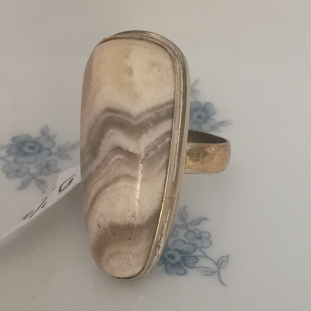 Bohemian Style Oval Shaped Natural Lace Stone Size 5 And 1/2