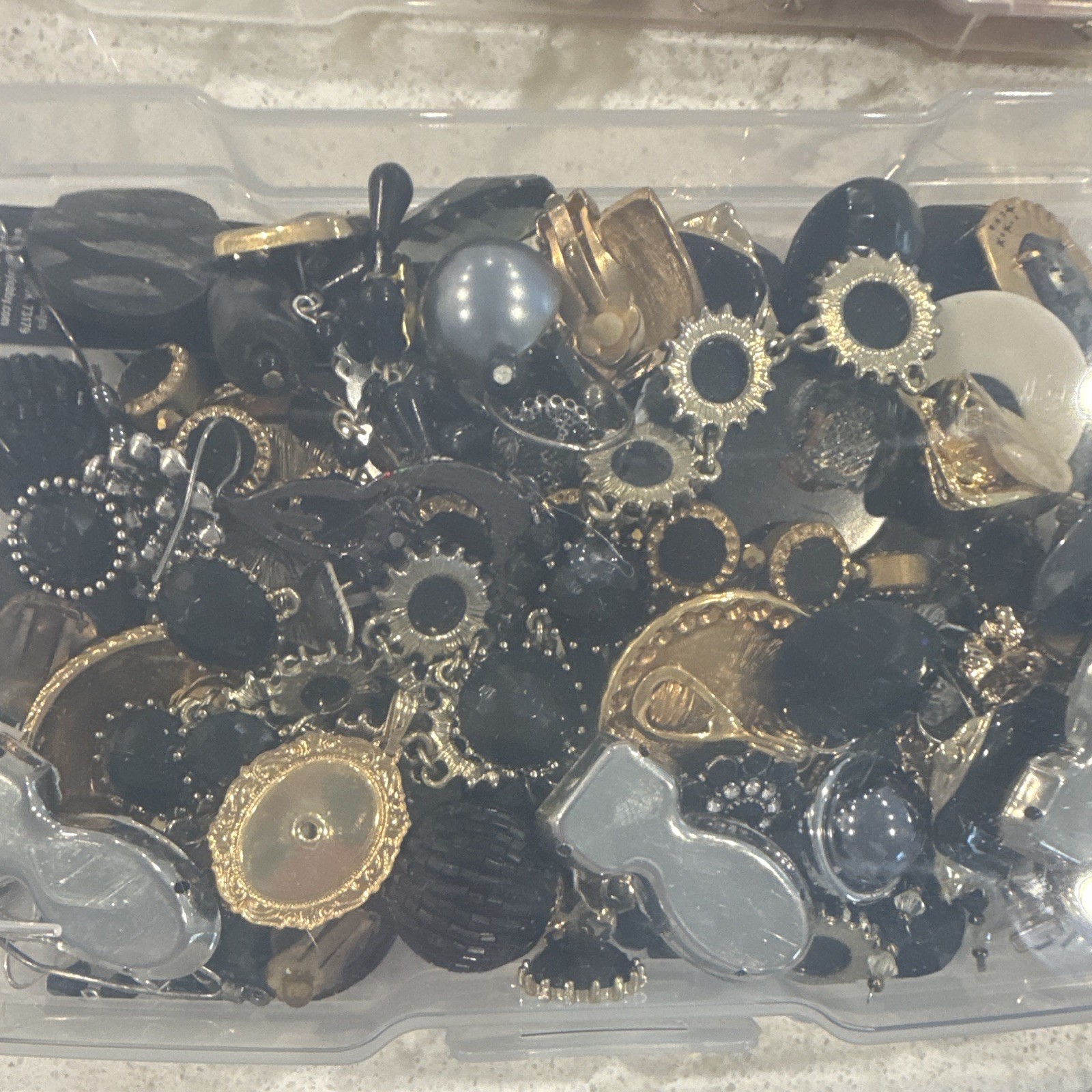 Fashion Jewelry Mixed Lot 60+ BLACK beads stones jewelry pieces