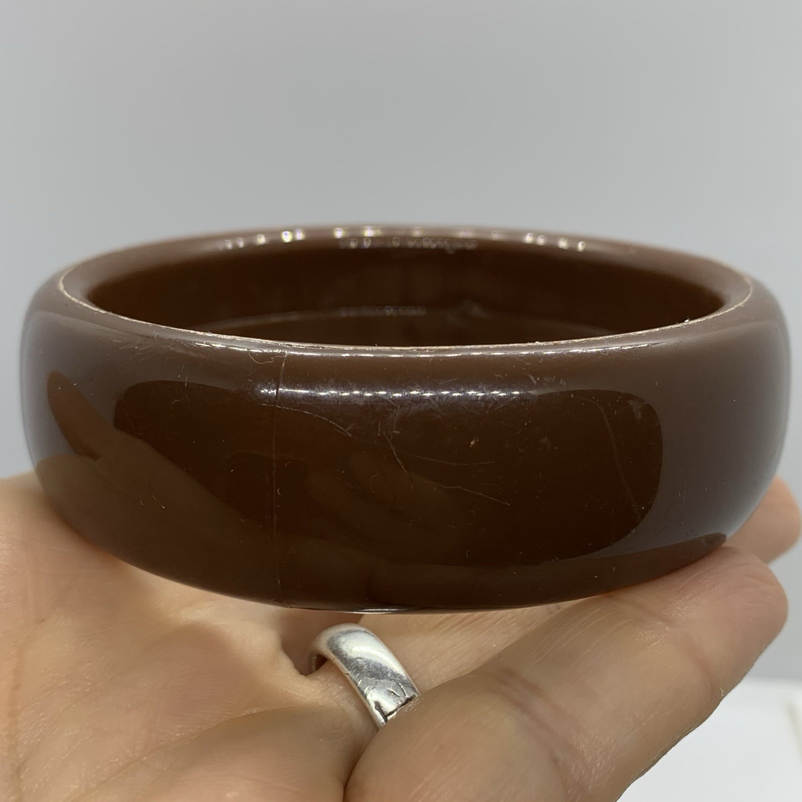 Vtg Chocolate Brown Lucite Chunky Bangle Bracelet Round 8.5” Length 7/8” Wide
