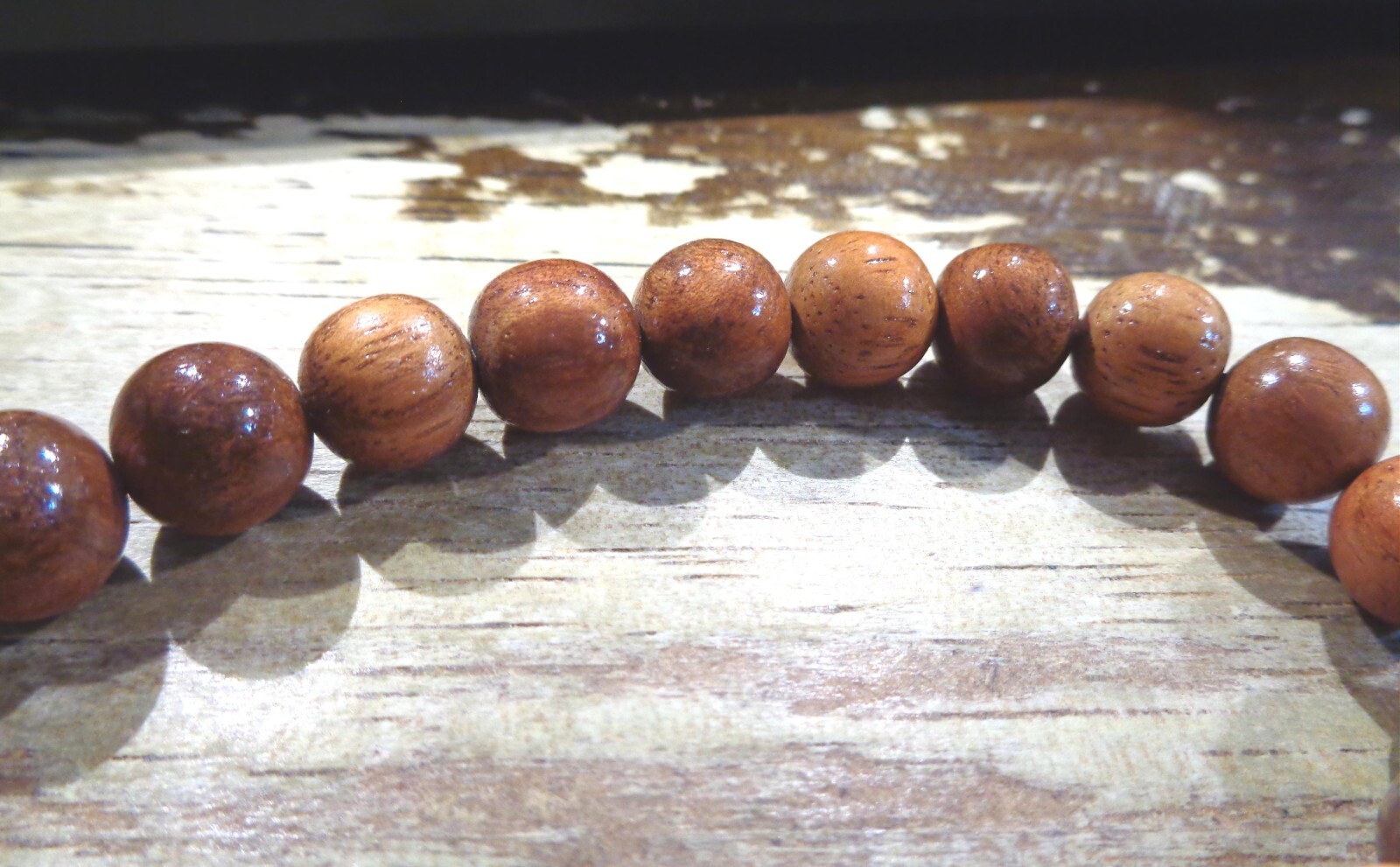 10MM HAWAIIAN KOA WOOD ROUND BALL BEAD & CARABAO BONE PLUMERIA STRETCH BRACELET