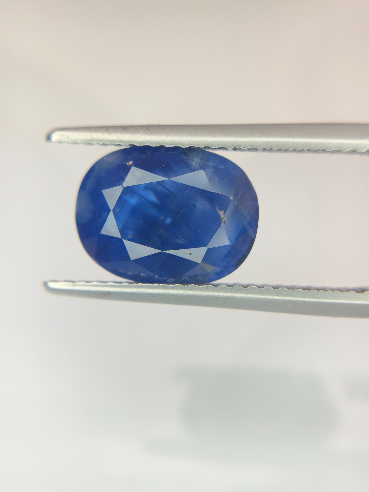 4.05 Cts A BEAUTIFUL AND VERY GORGEOUS BLUE SAPPHIRE OVAL SHAPE !
