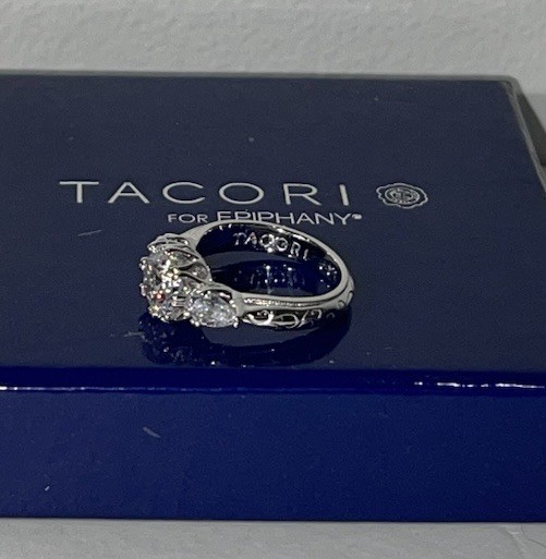 QVC TACORI EPIPHANY DIAMONIQUE BLOOM CUT RING W/ PEAR ACCENTS SZ 6 #J27578