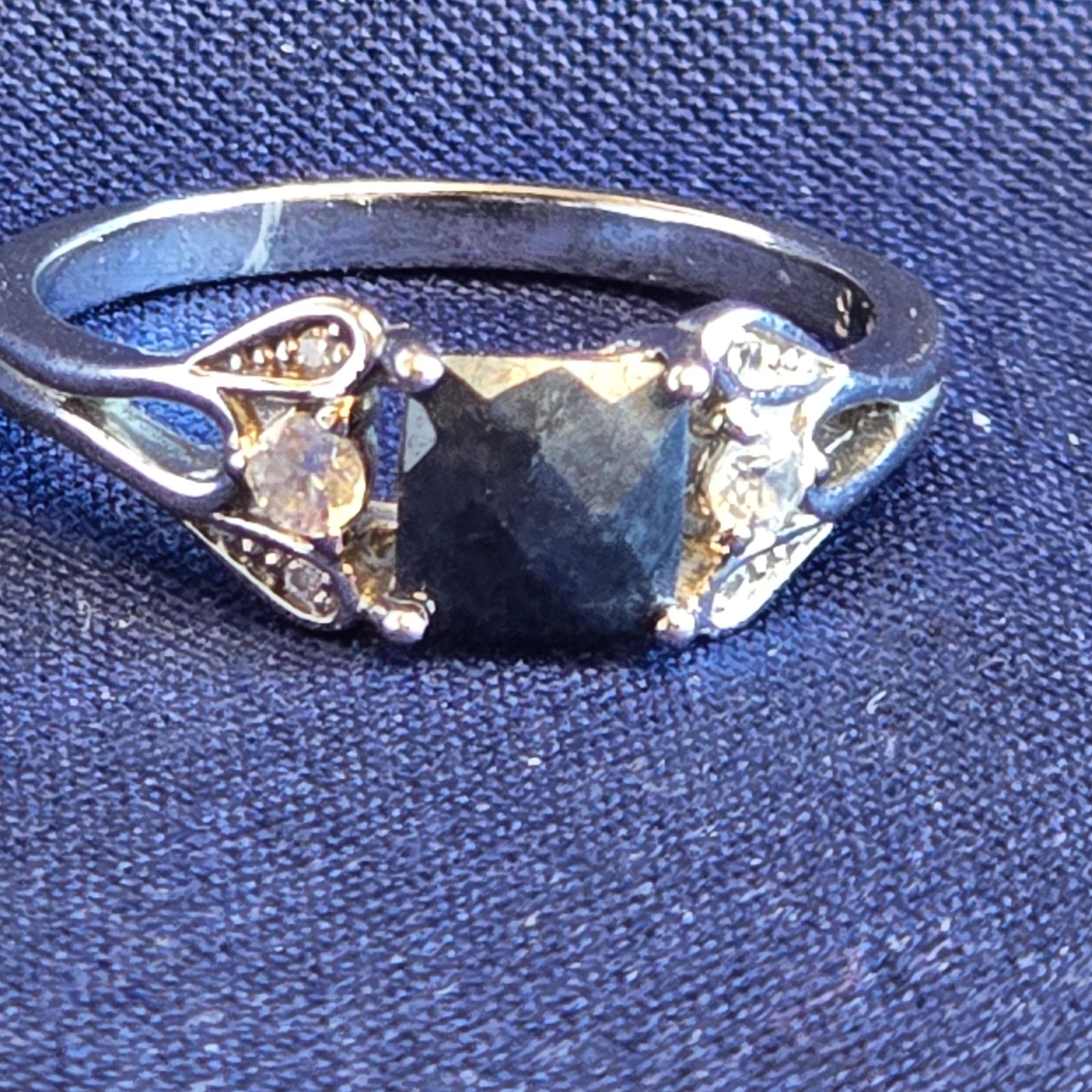 Sterling Silver Ring 2.82g Jewelry Size 8 Black & Clear Stones *READ*