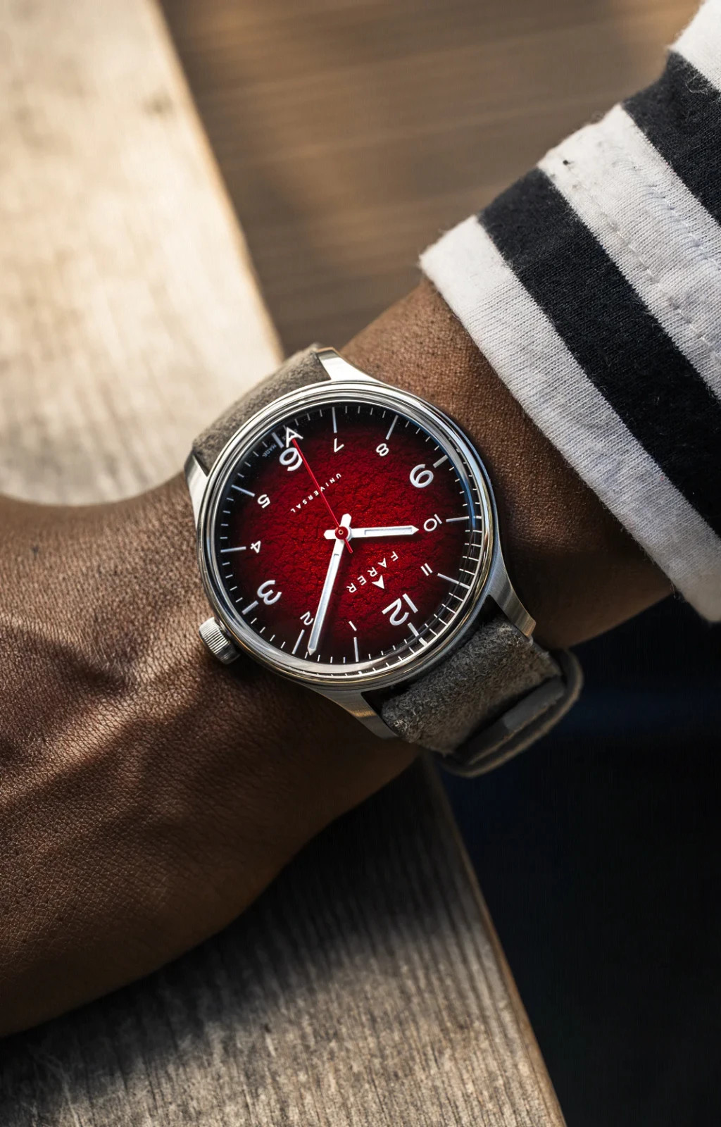 Farer Alert 39mm Red Dial Automatic Swiss G101 Complete Set