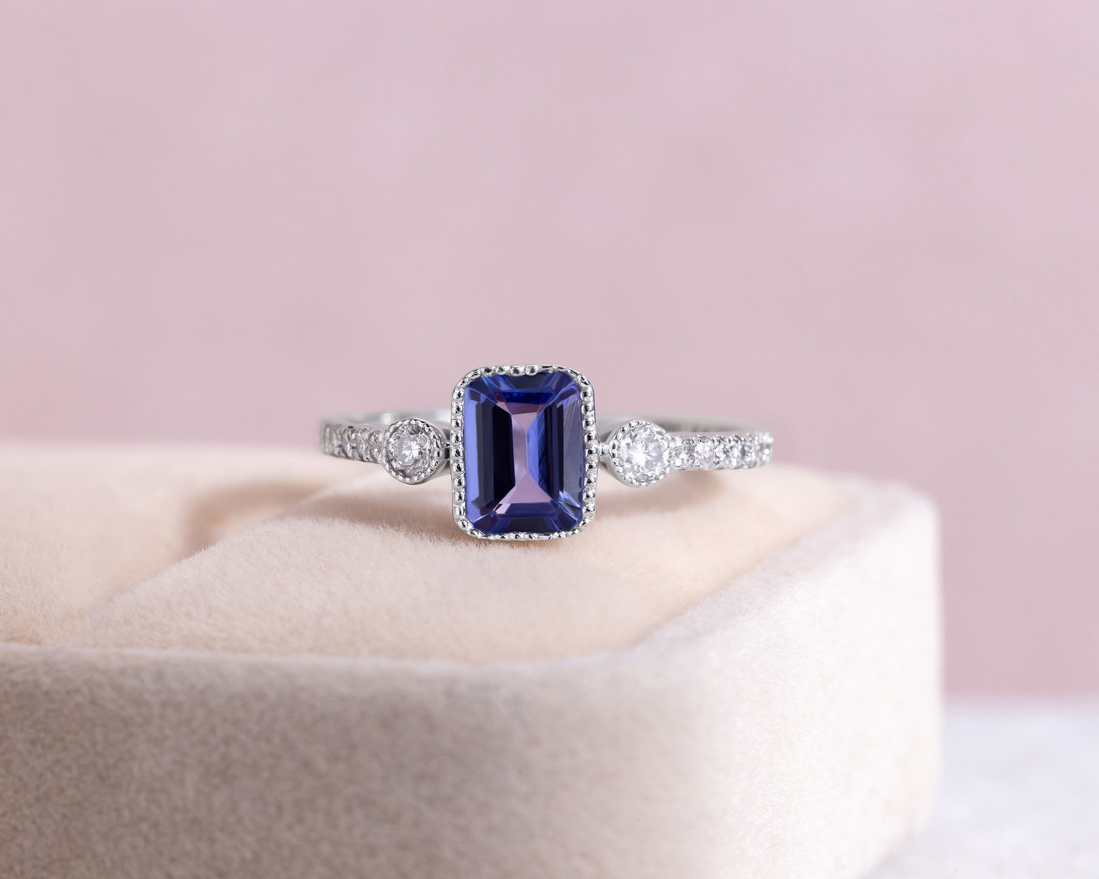 14k White Gold Ring, 1.30 Ct Blue Tanzanite & Faint-Light Pink Diamonds | SI2-I1