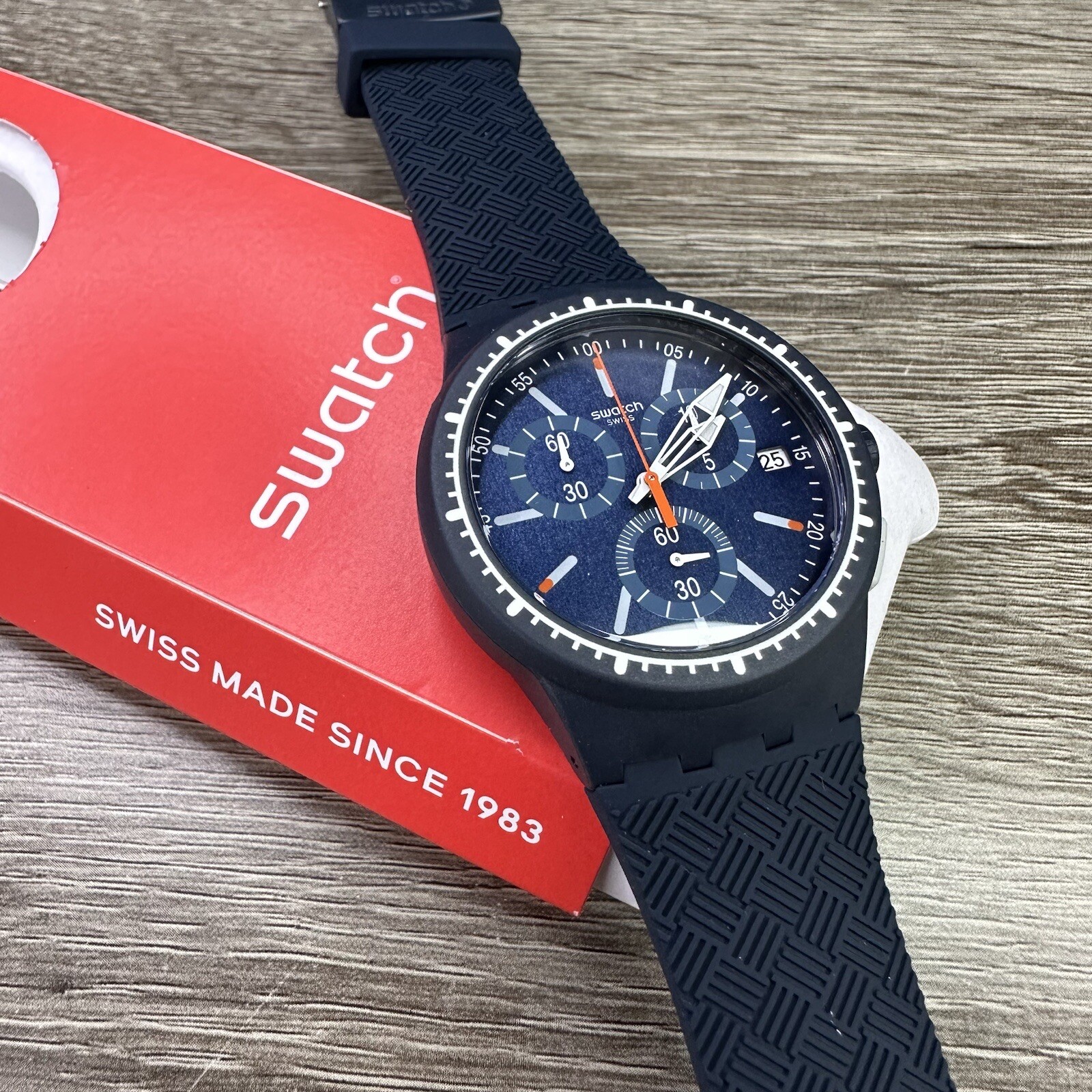 NEW✅ Swatch GARA IN BLU Navy Blue Men’s Chronograph 42mm Silicone Watch MSUSN410