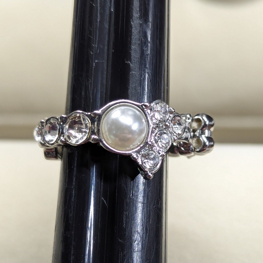 New Faux Pearl Clear Rhinestone Crystal Stretch Band Ring Silver Tone Comfy