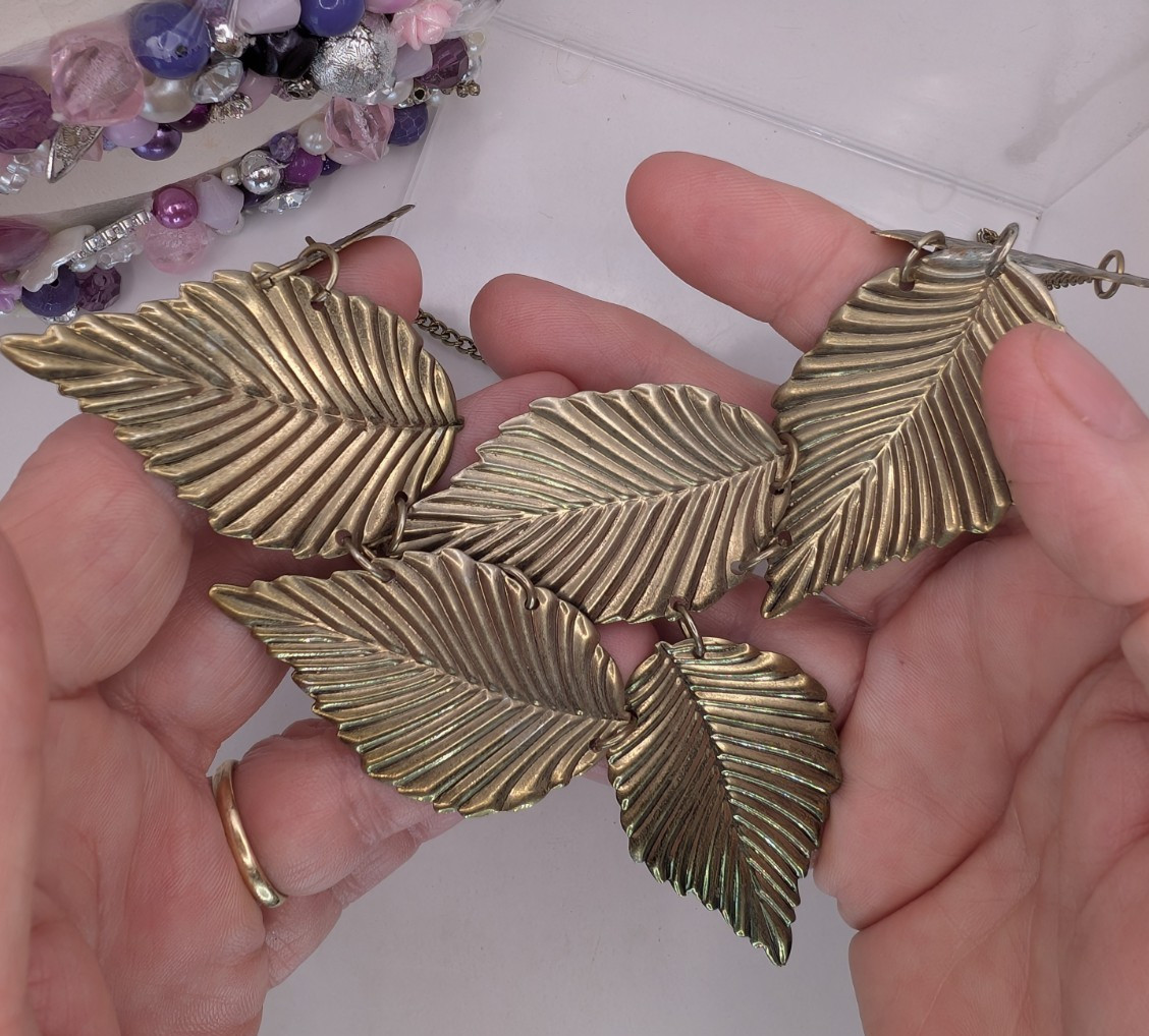Vintage style bronze tone textured leaf cascading collar bib adjustable necklace