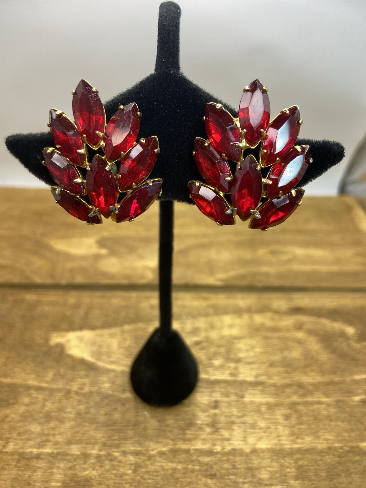 Vintage 1950s Red Rhinestone Gold Tone Clip On Climber Earrings 1.25″