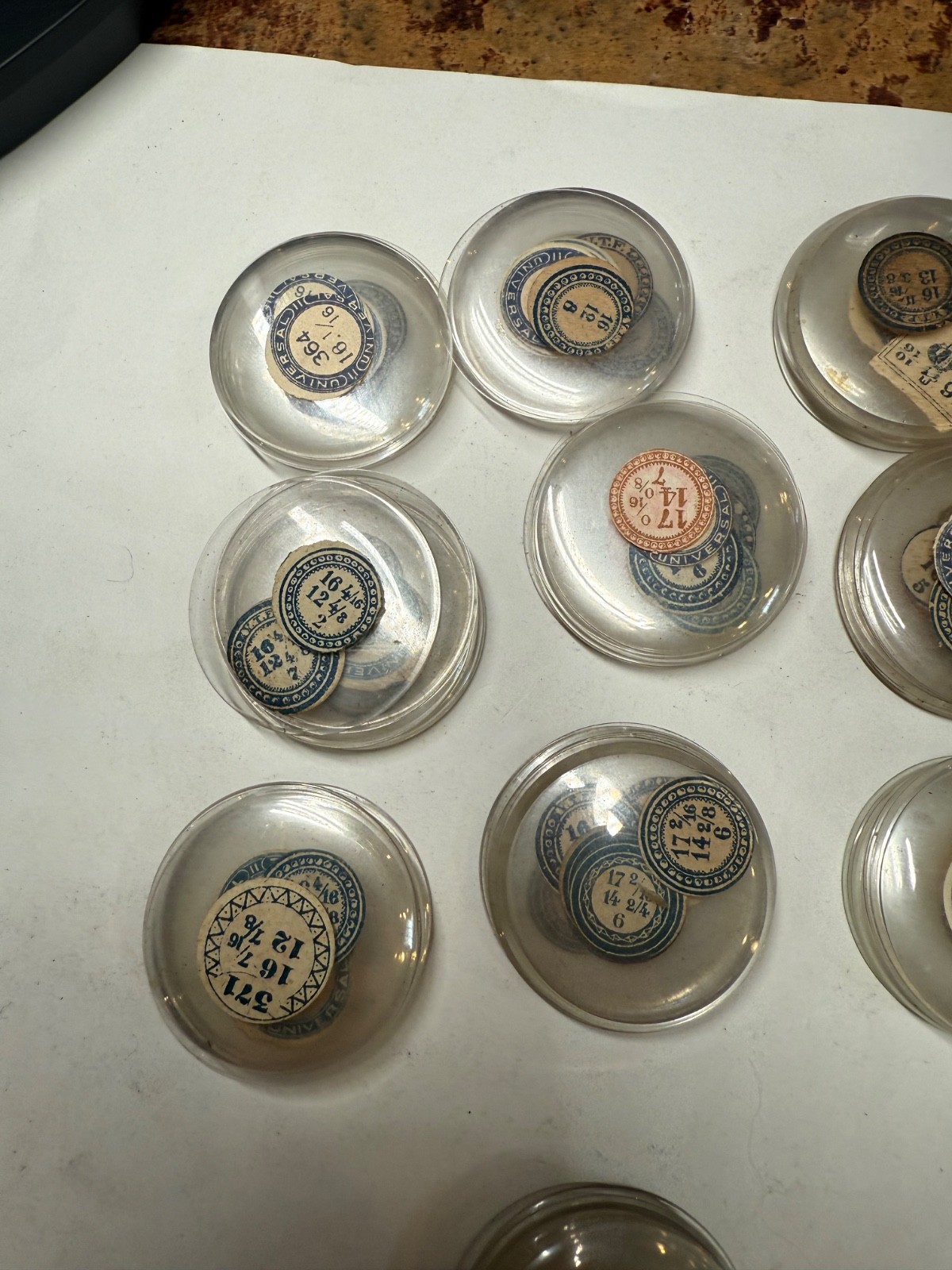 (N484) LOT OF 100 ANTIQUE NOS GLASS POCKET WATCH CRYSTALS