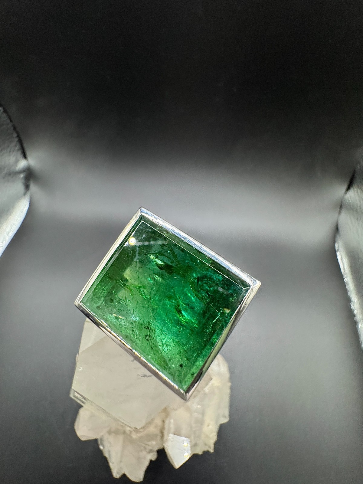 750 Tourmaline Ring in 18ct White Gold with Impressive Tourmaline