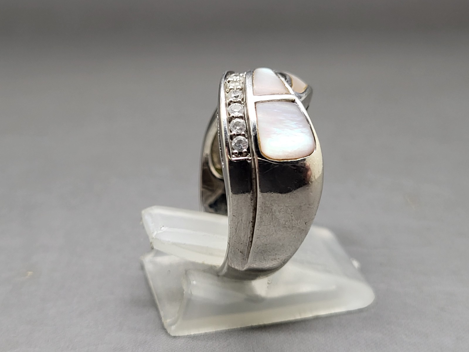 Womans JH Mother of Pearl Diamond Bypass Crossover Cocktail RIng Size 7
