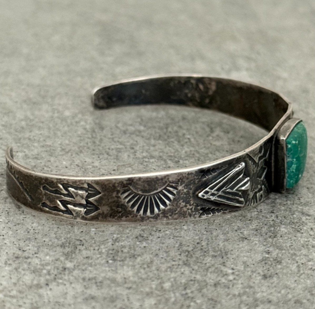 Vintage FRED HARVEY era 40’s Navajo ARROW HEAD Turquoise Silver Bracelet 7.25 in