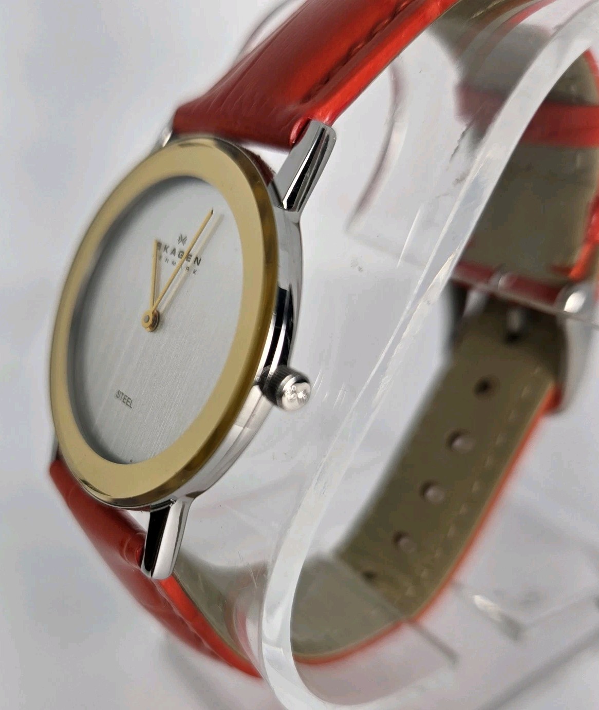 SKAGEN STEEL DENMARK WOMEN’S STAINLESS ST ULTRA SLIM SILVER DIAL LEATHER BAND