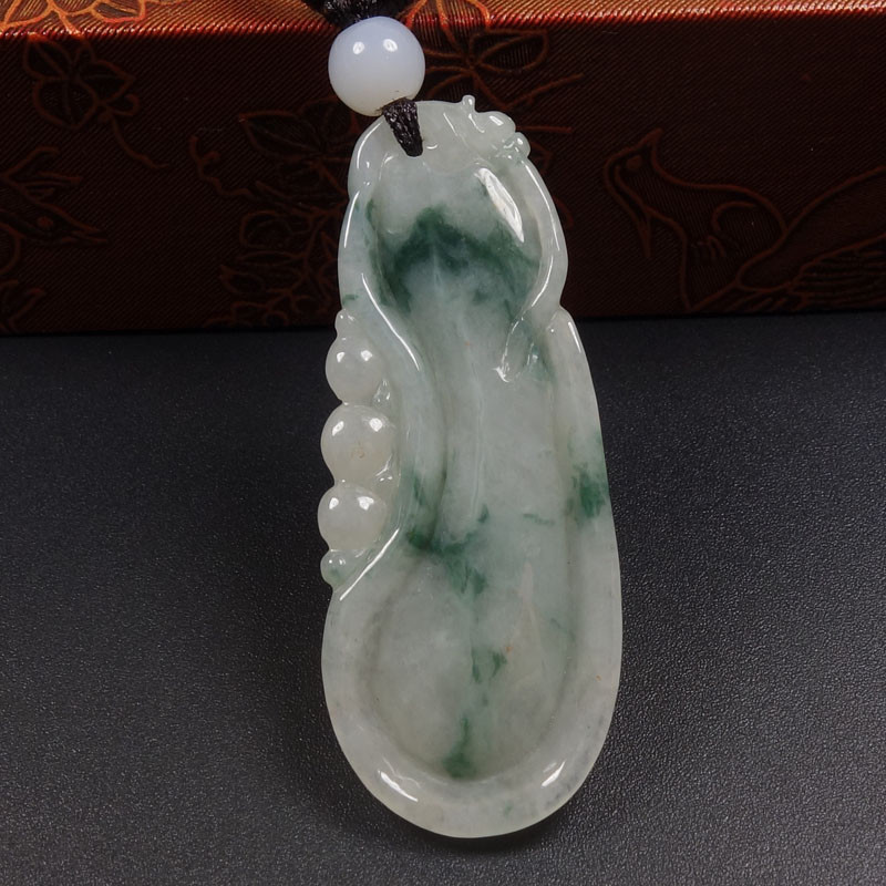 Certified Grade A 100% Natural Green Jade Jadeite Pendant Hand-carved 福瓜 Z2977