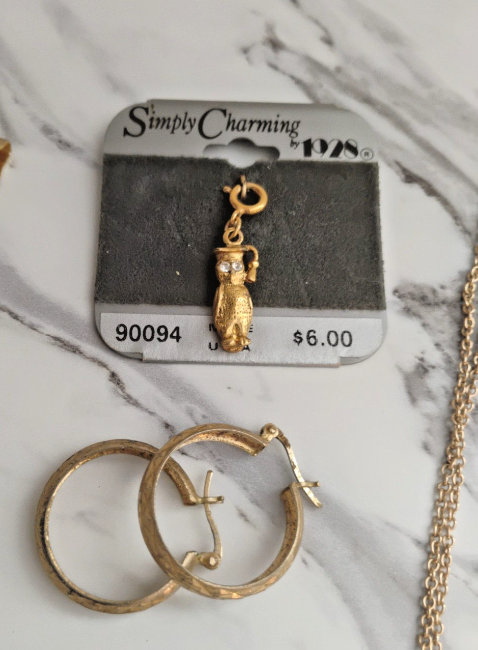 20 Vintage To Now Gold Tone Jewelry Lot Necklaces Bracelets Earrings, Hair Comb