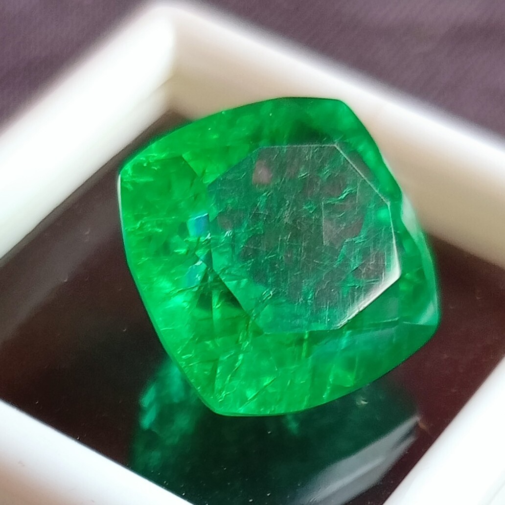 Flawless Natural 9.55 Ct Colombian Green Emerald Certified Cushion Cut Gemstone