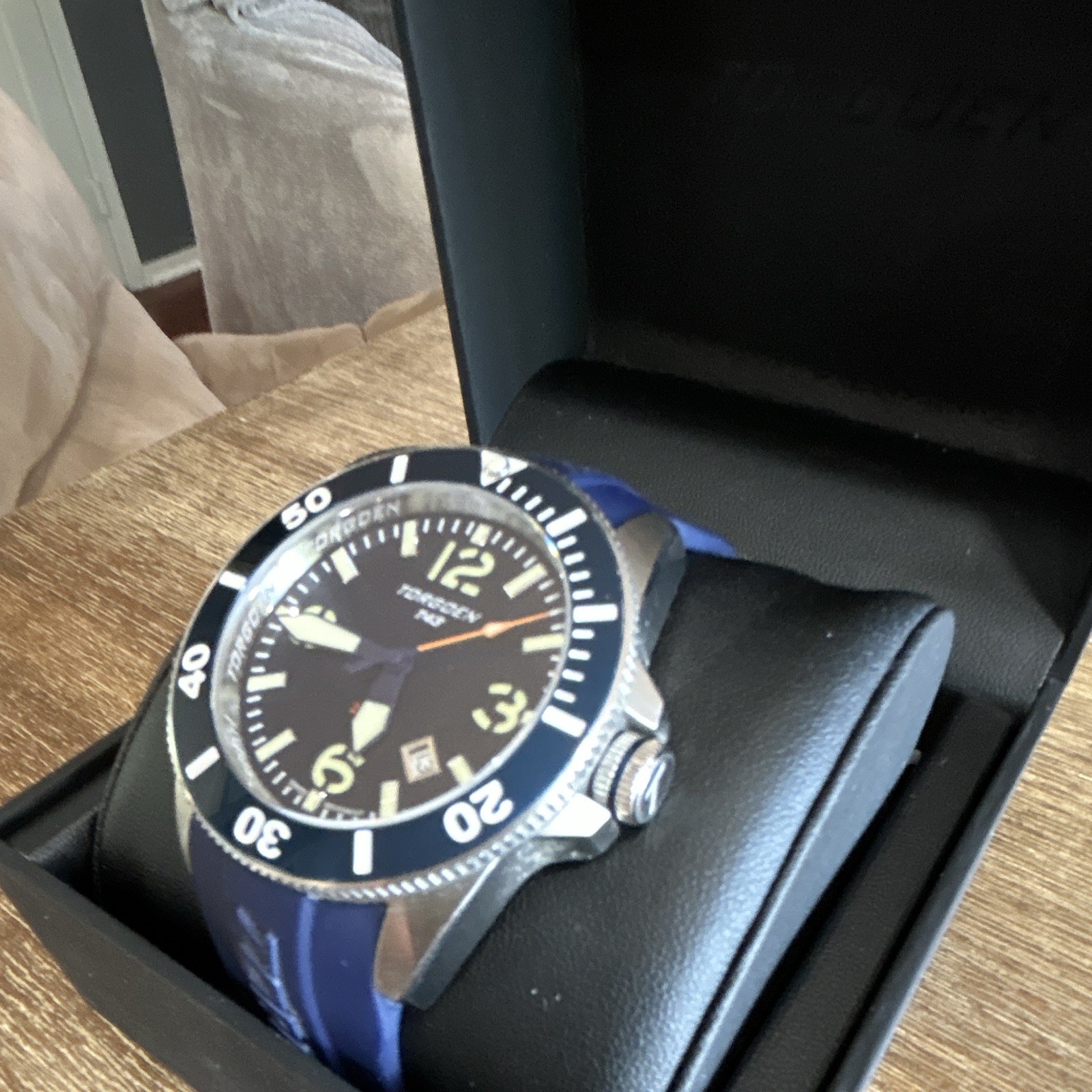 Torgoen T43 Diver Quartz 47mm 200m Black Dial Blue Strap Date Box