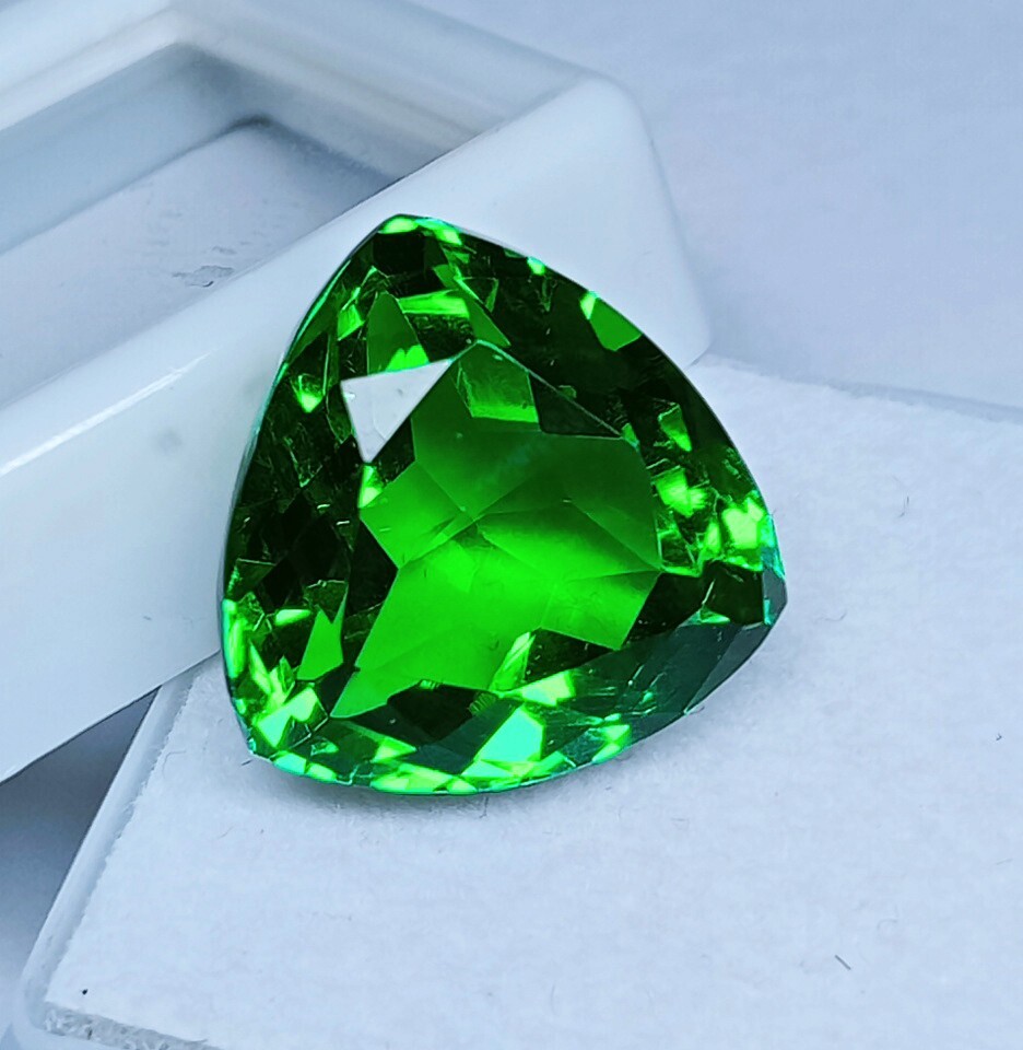 Natural Tsavorite Garnet Trillion Cut Green 12.85 Ct Certified Loose Gemstone