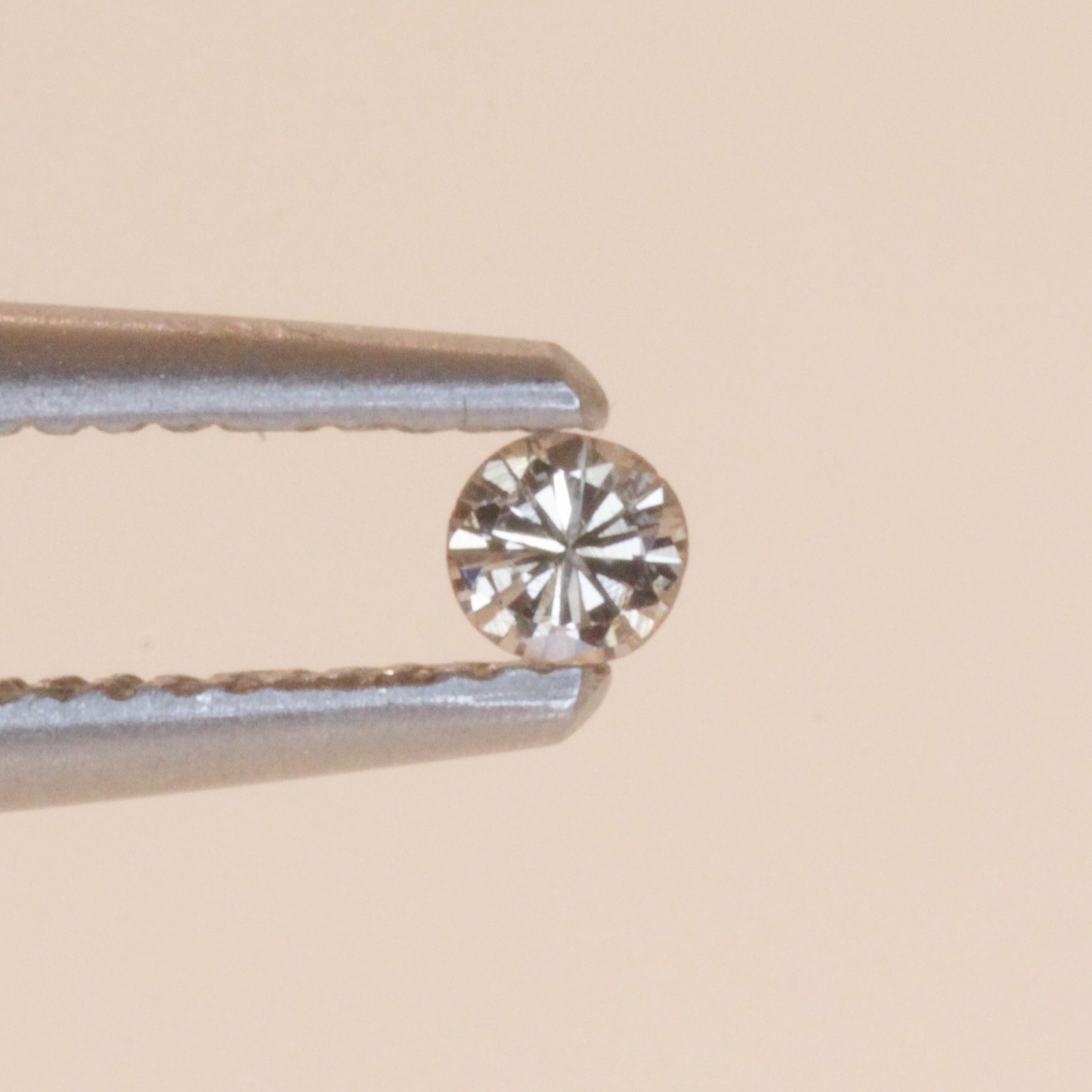 individual melee loose round estate diamonds SI2-I1 brown 2.4mm .06ct each