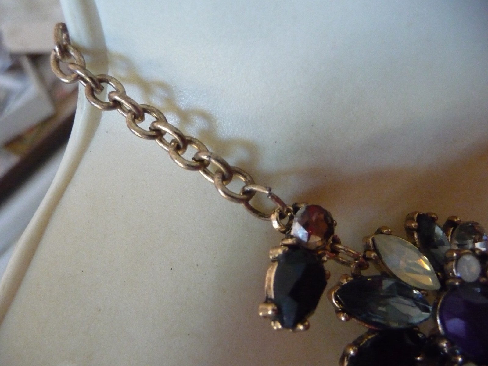 STATEMENT BLACK GRAY WHITE CLEAR STONES FLOWERS NECKLACE #204A