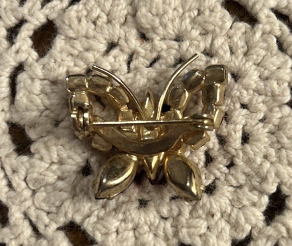 Vintage 1960s Juliana D & E Ruby red pink rhinestone butterfly brooch