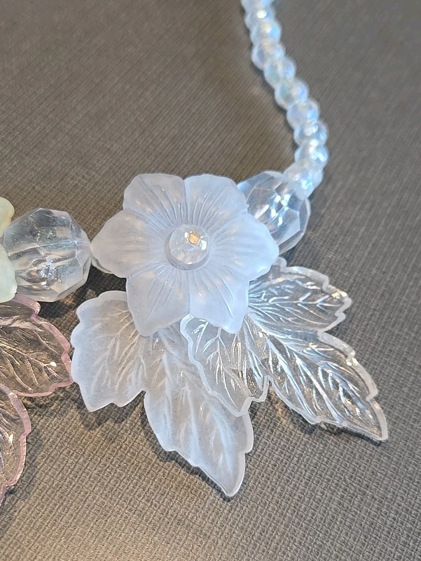 Lucite Acrylic Necklace Pastel Clear & Frosted Flowers Leaves