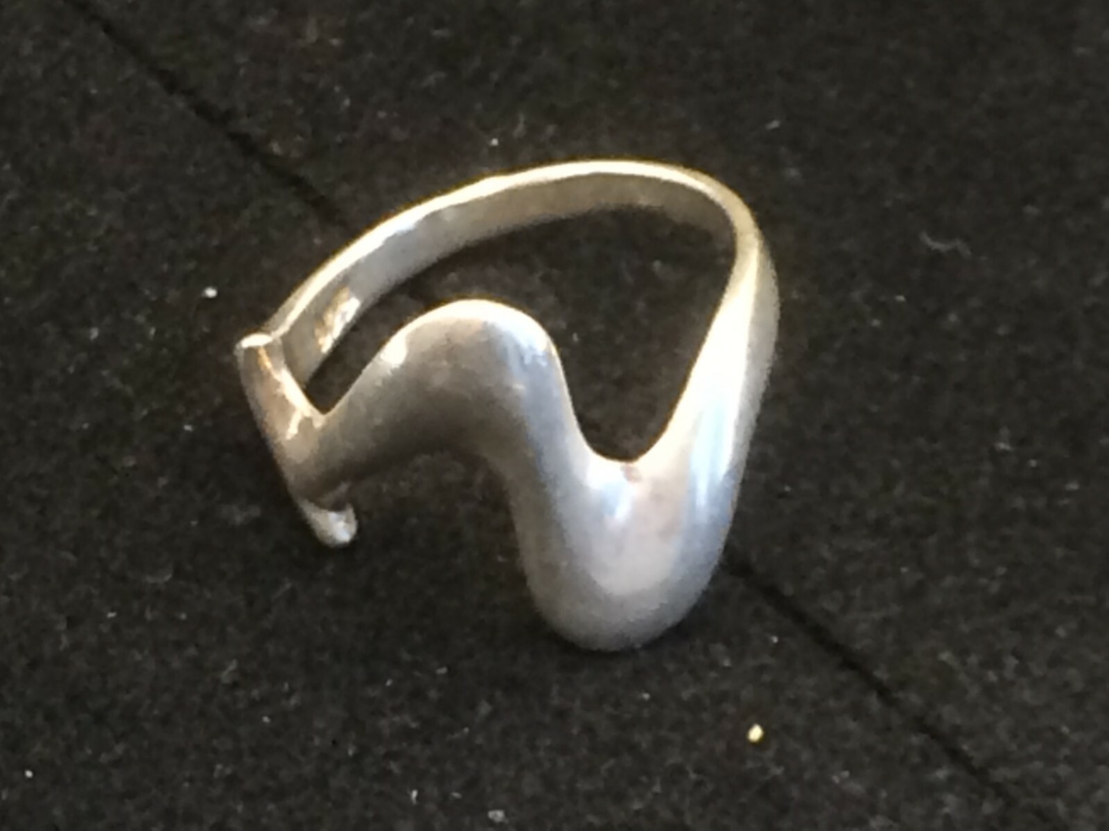 Silver Ring Ring 925 Hallmarked Silver 3.3g 18mm Internal Dimension Wave Pattern