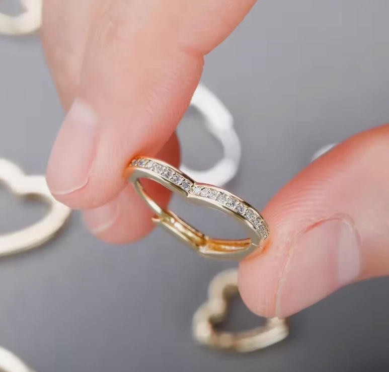 9CT GOLD LADIES HEART HOOP EARRINGS – Pair 14mm