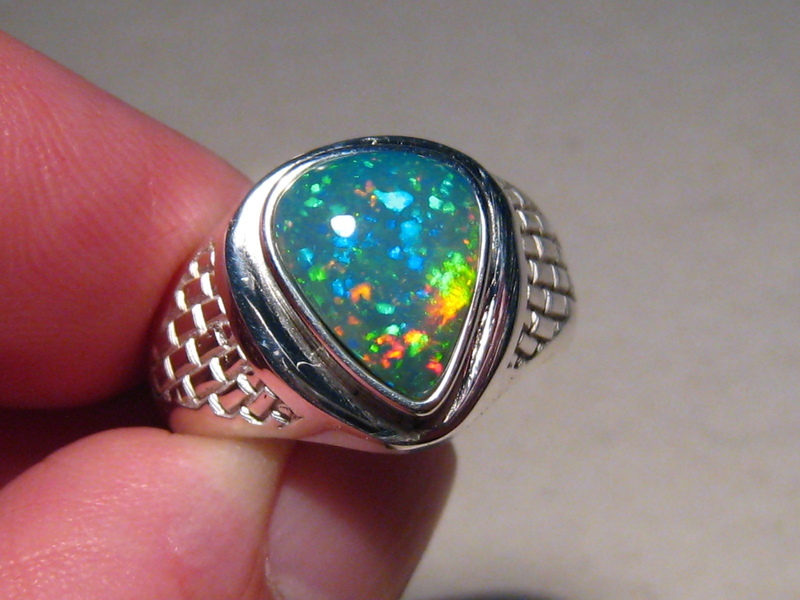 3.2 ct. Welo Opal Men’s Ring , 6.5 grams of Sterling Silver , Brightness 5+