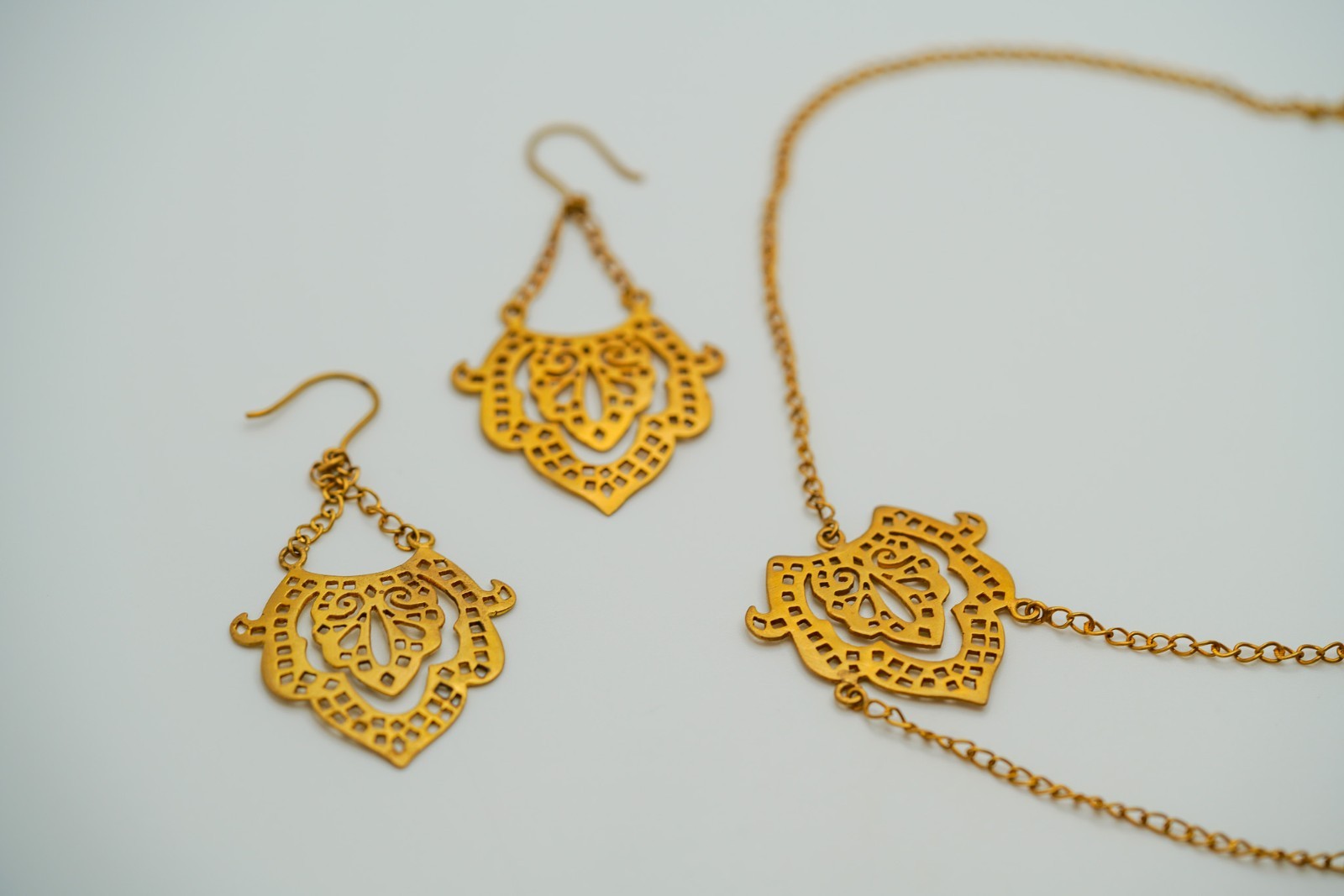 Vintage Gold Ornate Style Necklace 18.5″ & Earrings 6.6cm JB28