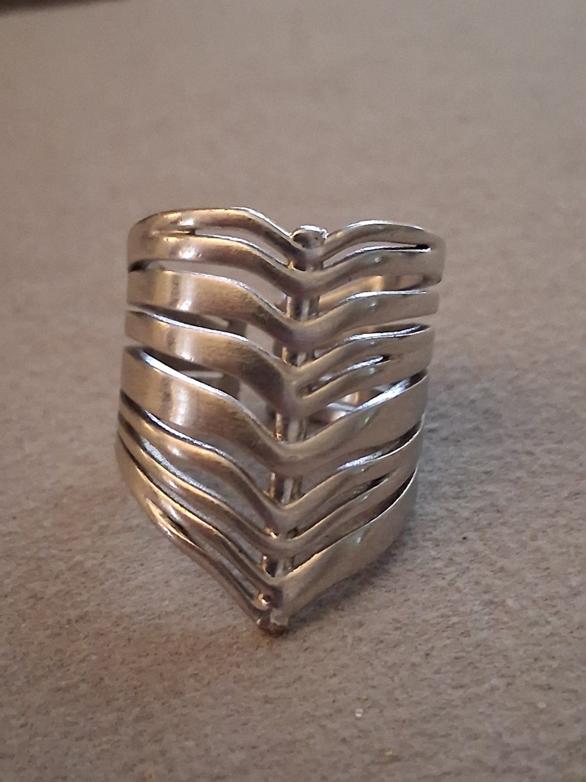 Kendra Scott Liv Ring chevron style Silver tone size 6 Adjustable