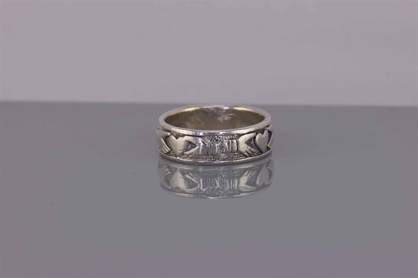 Peter Stone Sterling Silver Irish Claddagh Hearts Eternity Band Ring 925 Sz: 8