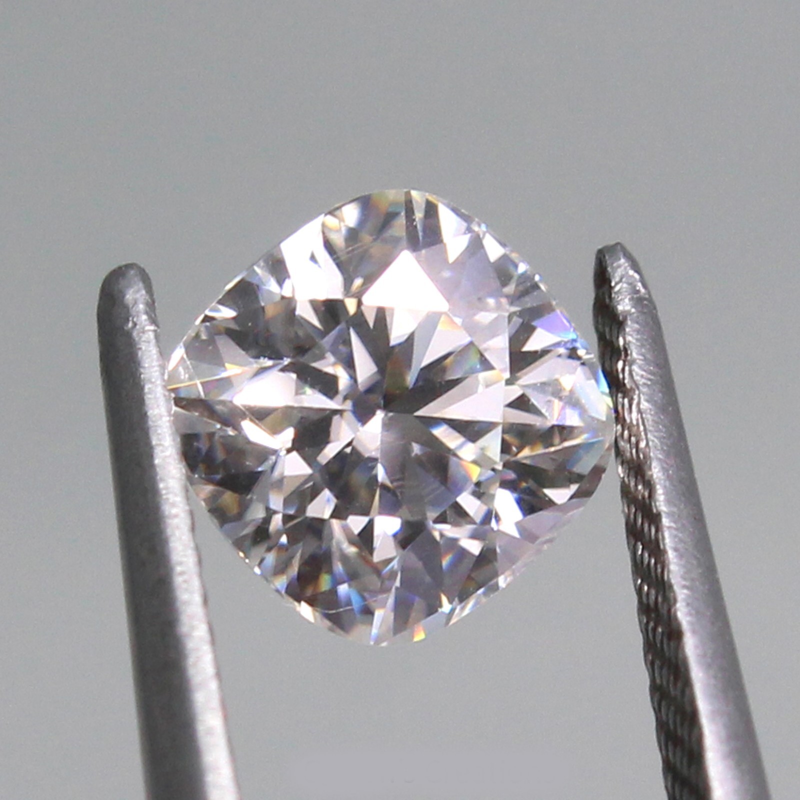 Natural DE Color VVS1 Brilliant Cut White 5×5 MM Cushion Loose Diamond