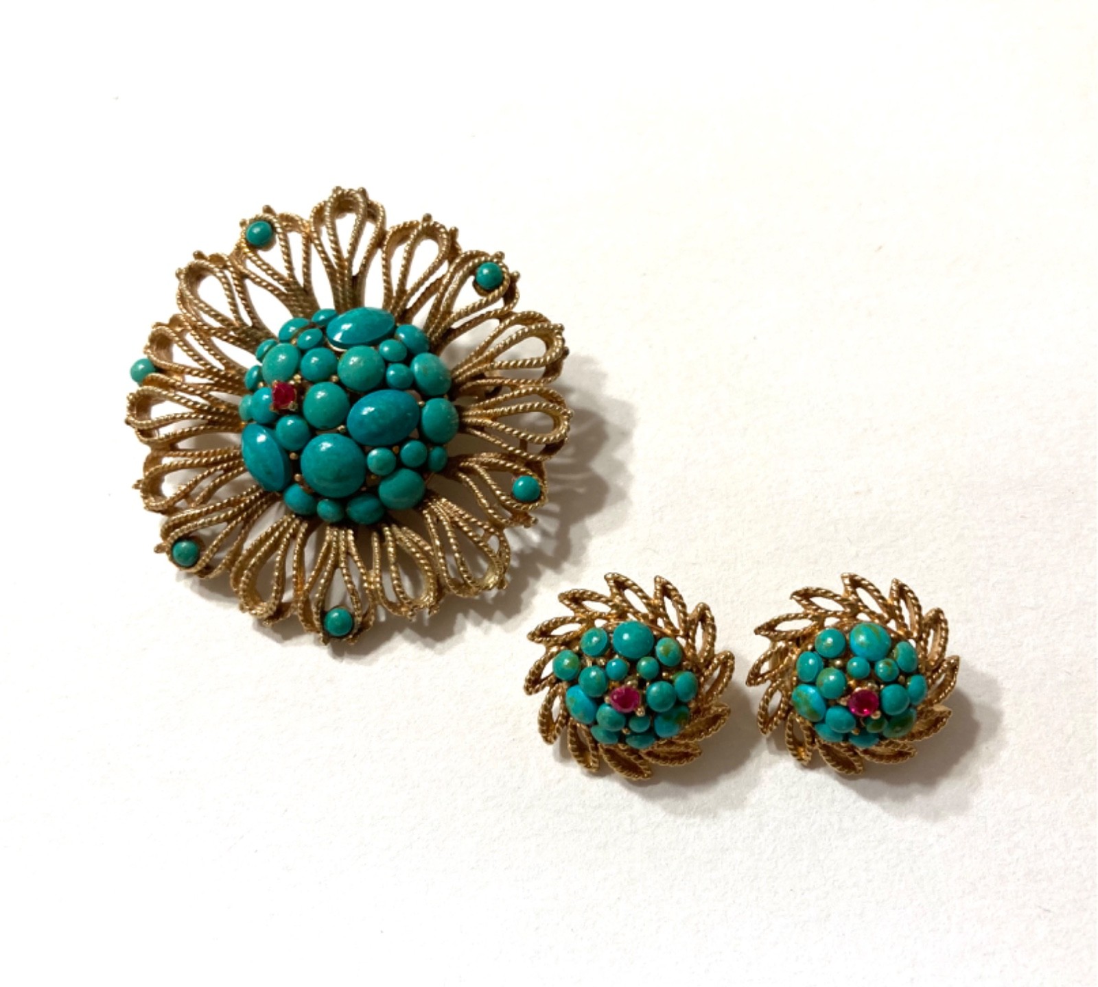 VTG CAPRI Faux Turquoise Cabochon Gold Tone Filigree Brooch & Clip Earring Set