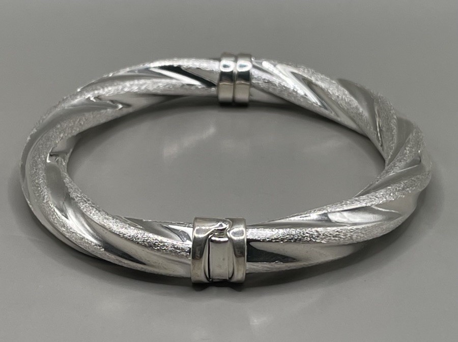 Arte d’Argento Womens Bangle Bracelet Sterling Silver 925 Diamond Cut