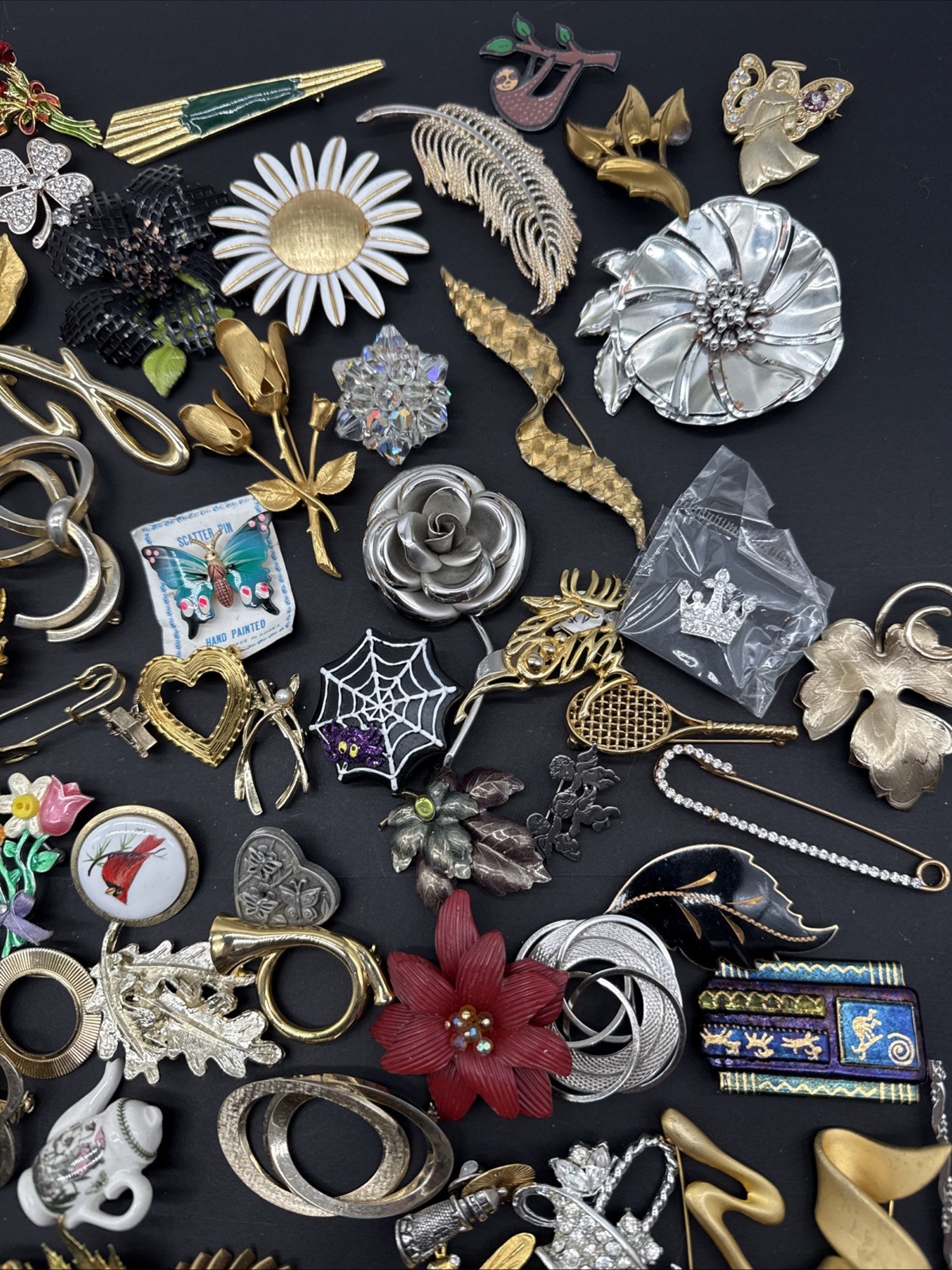 Lot Of 132 Brooches Pins – Many Signed – Silver Gold Tone Wholesale Resell J108b