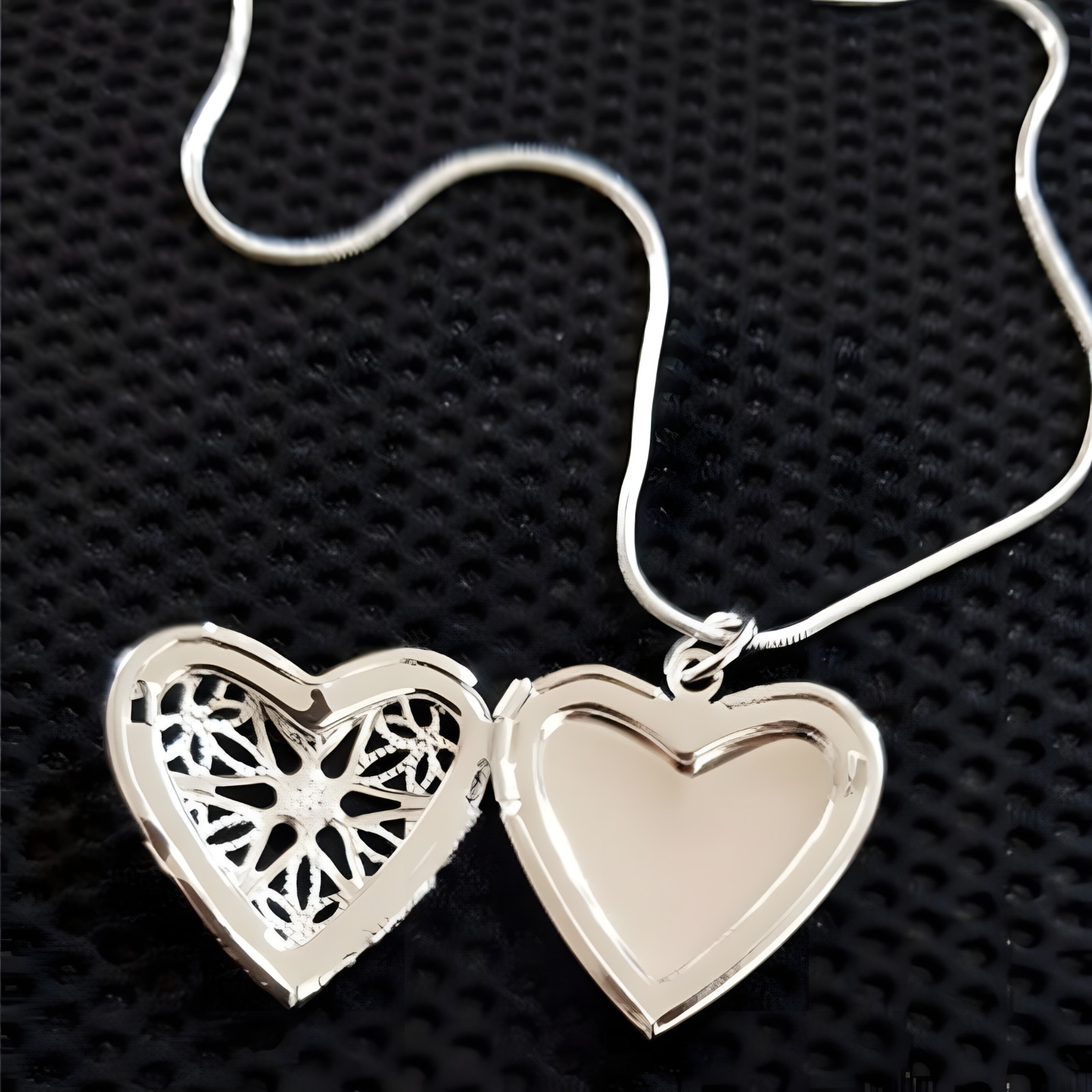 Vintage Heart Locket Necklace for Women – Silver-Plated Zinc Alloy Filigree 1225