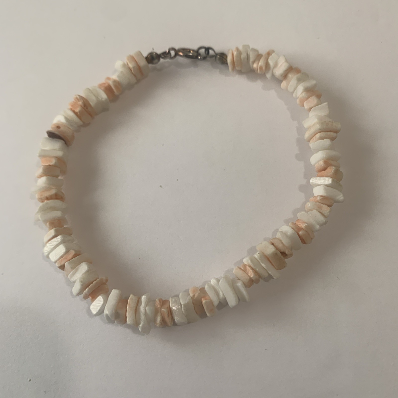 Vintage White & Peach Puka/Carnation Shell Square Chip Bracelet. B73