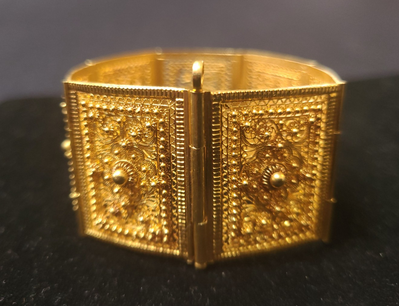 Absolutely Stunning Etruscan Revival 22kt Solid Yellow Gold bracelet, ca 1880’s