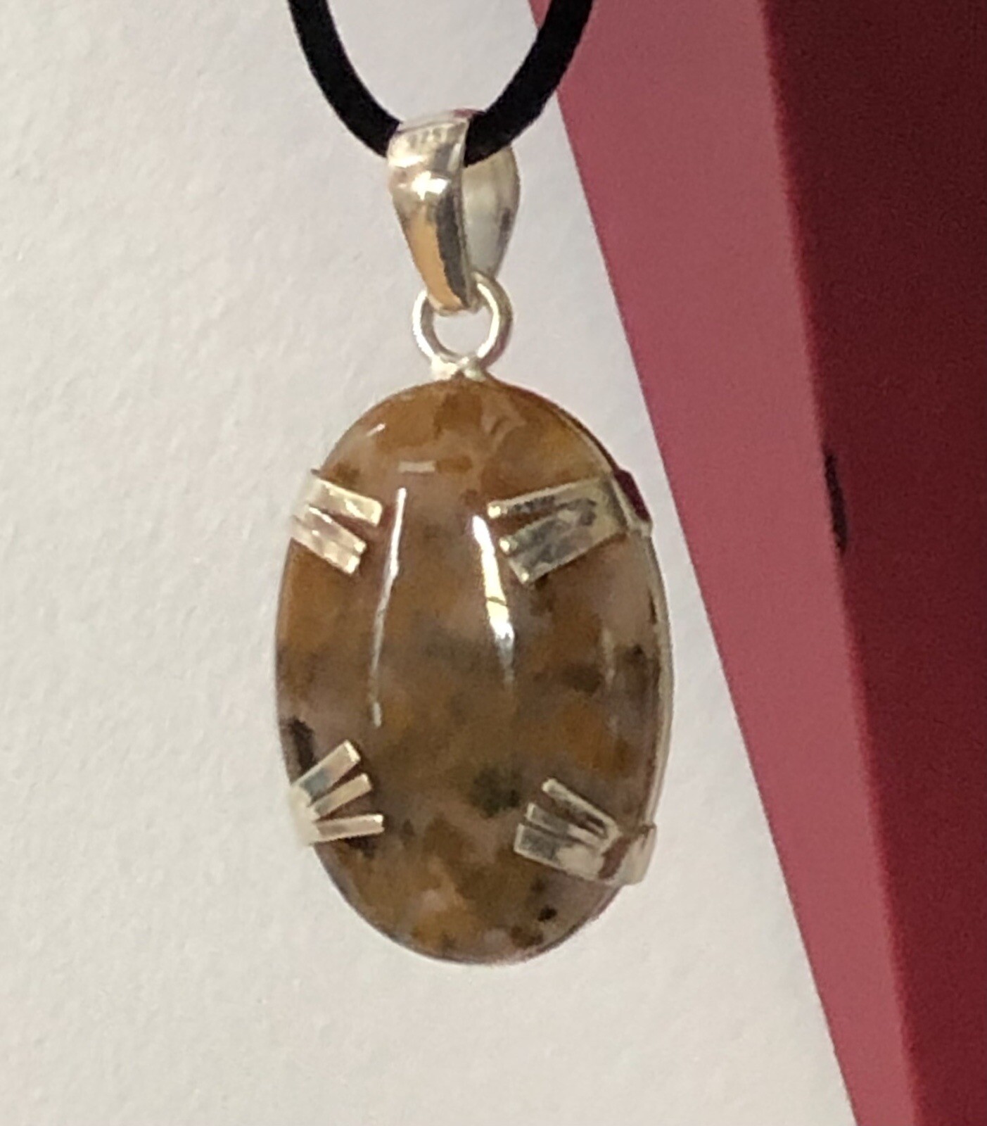 Oval Translucent Plume Agate Gemstone Pendant Open-back Claw Mount Necklace