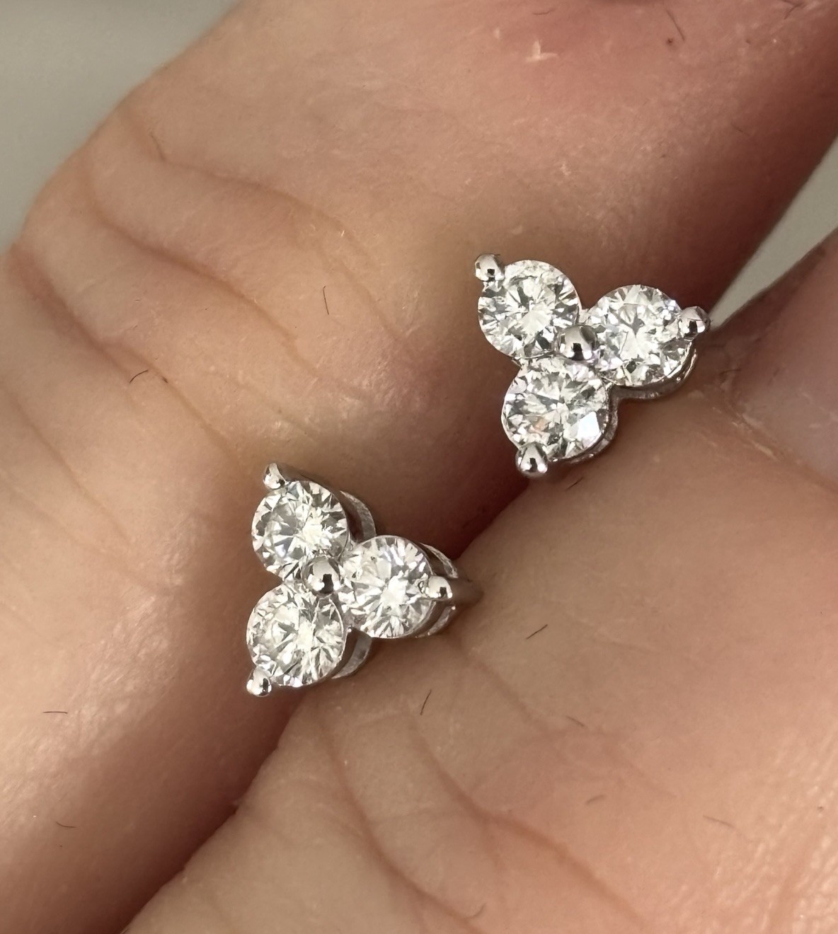 $450 IGI Certified NWT 14K White Gold .30Ct Round 3 Stone Clover Diamond Earring