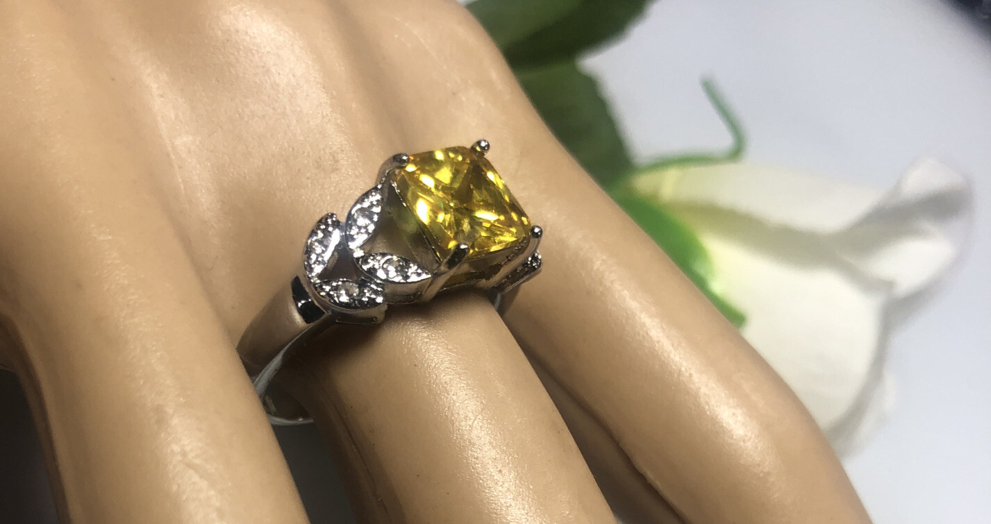Ring Silvertone Yellow Faux Citrine Prince Cut Rhinestone Clear Accent Solitaire